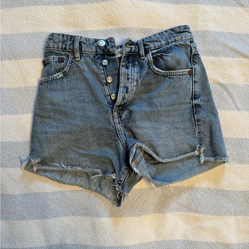 Zara medium wash Jean shorts